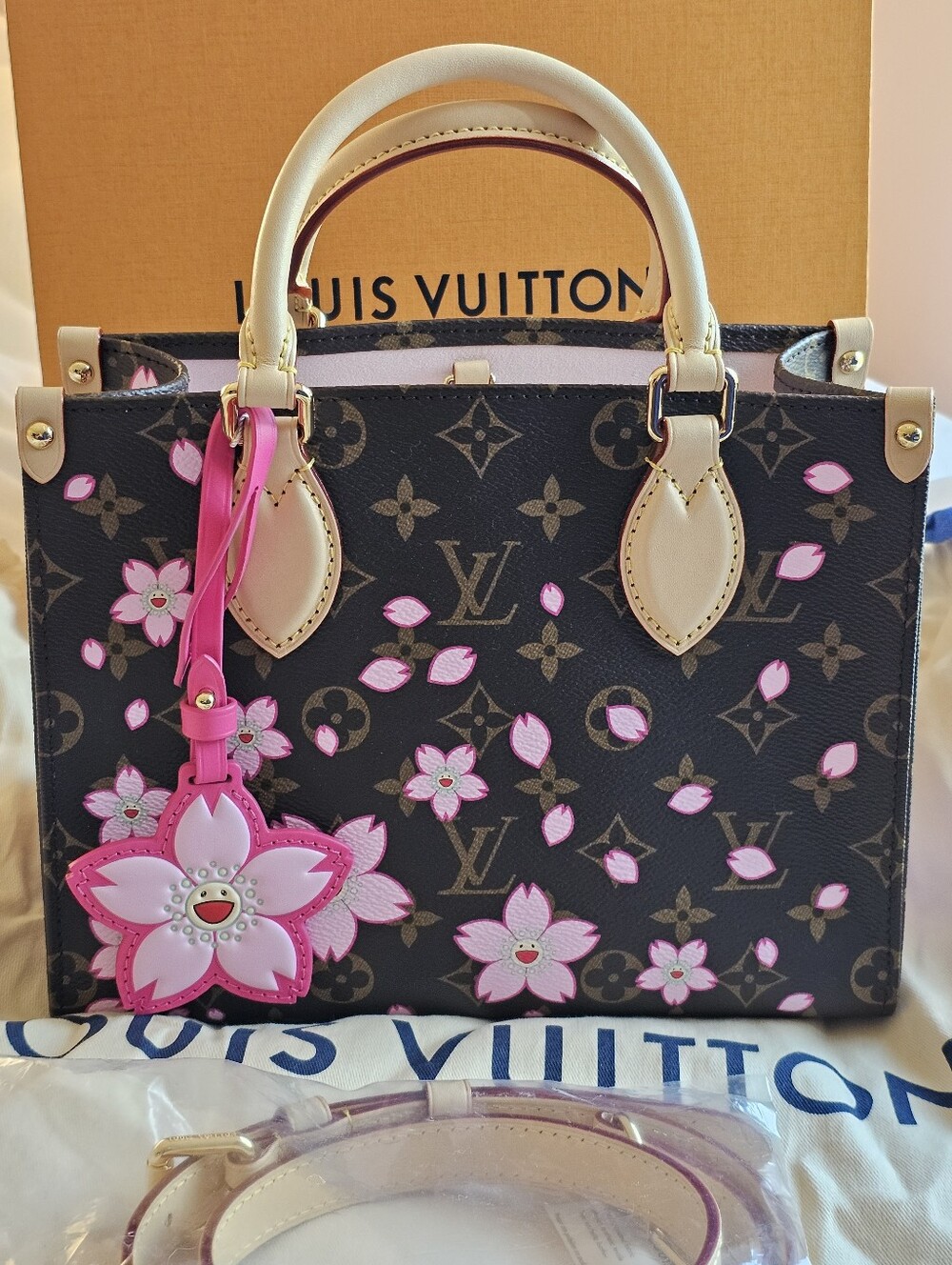 Louis Vuitton Monogram Takashi SAKURA ONTHEGO PM NEW